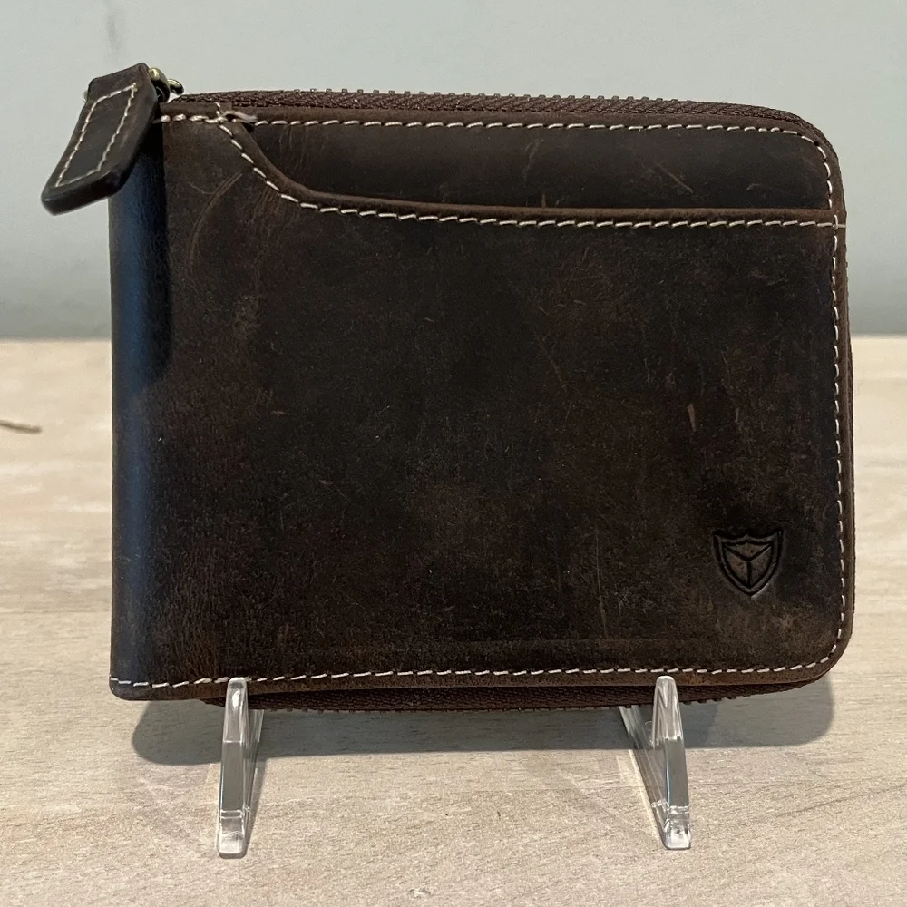 Fine Brown Leather RFID Zip Around Men's Wallet. NWOT